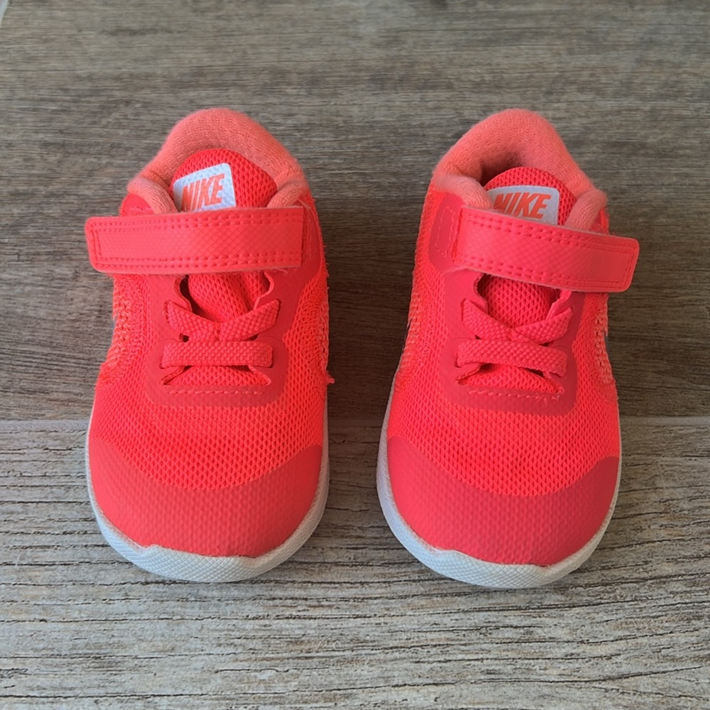 Toddler girl Nike shoes - Picture 2 of 7